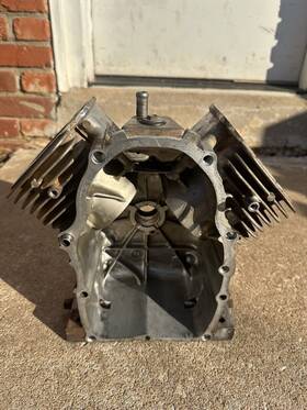 Briggs & Stratton 00011711 And 18hp Vanguard V-twin Engine Block. 350447 1397-e