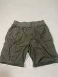Briggs Women's Military Green Cargo Shorts Size Medium Rise. Fixed Price $11.95.